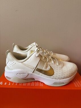 Nike Zoom Bella 6 PRM Metallic Gold FJ1689-100 Women’s Size 11